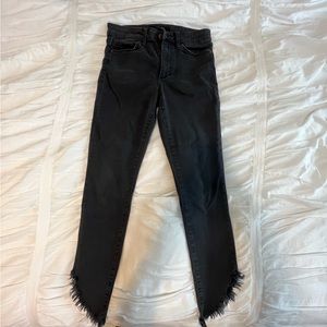 •Joe’s Jeans• Black Raw Hem Skinny Jean Size 26